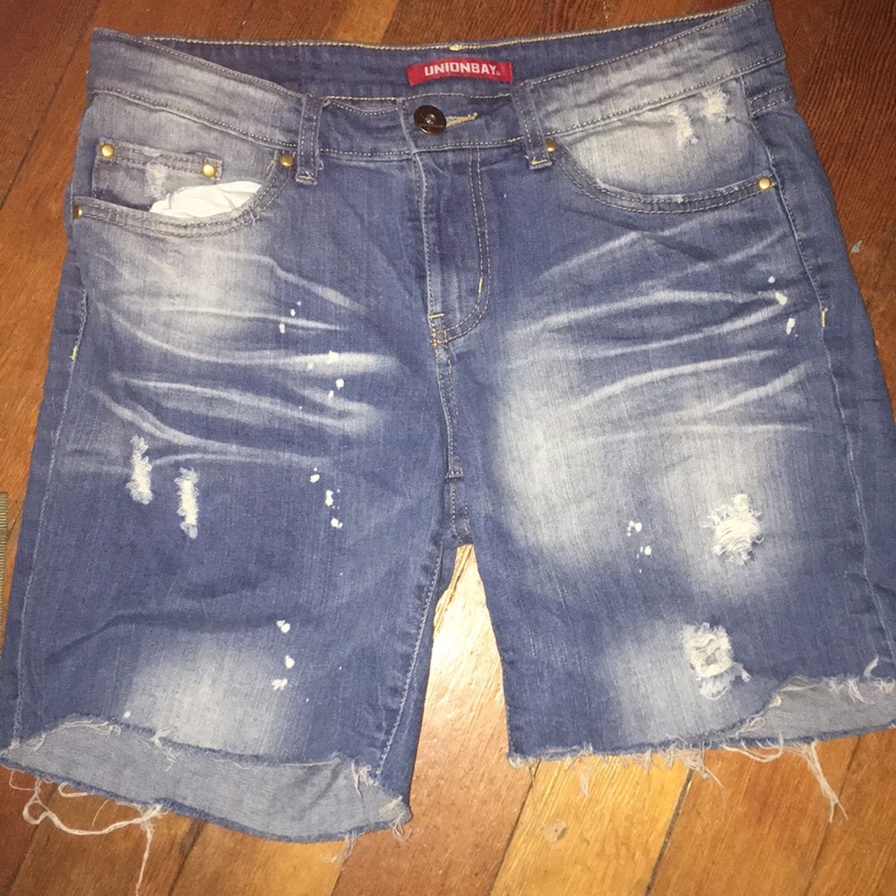 Distressed Shorts - Picture 2 of 3